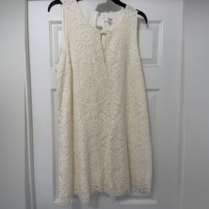 EUC lace cream color dress. Size M